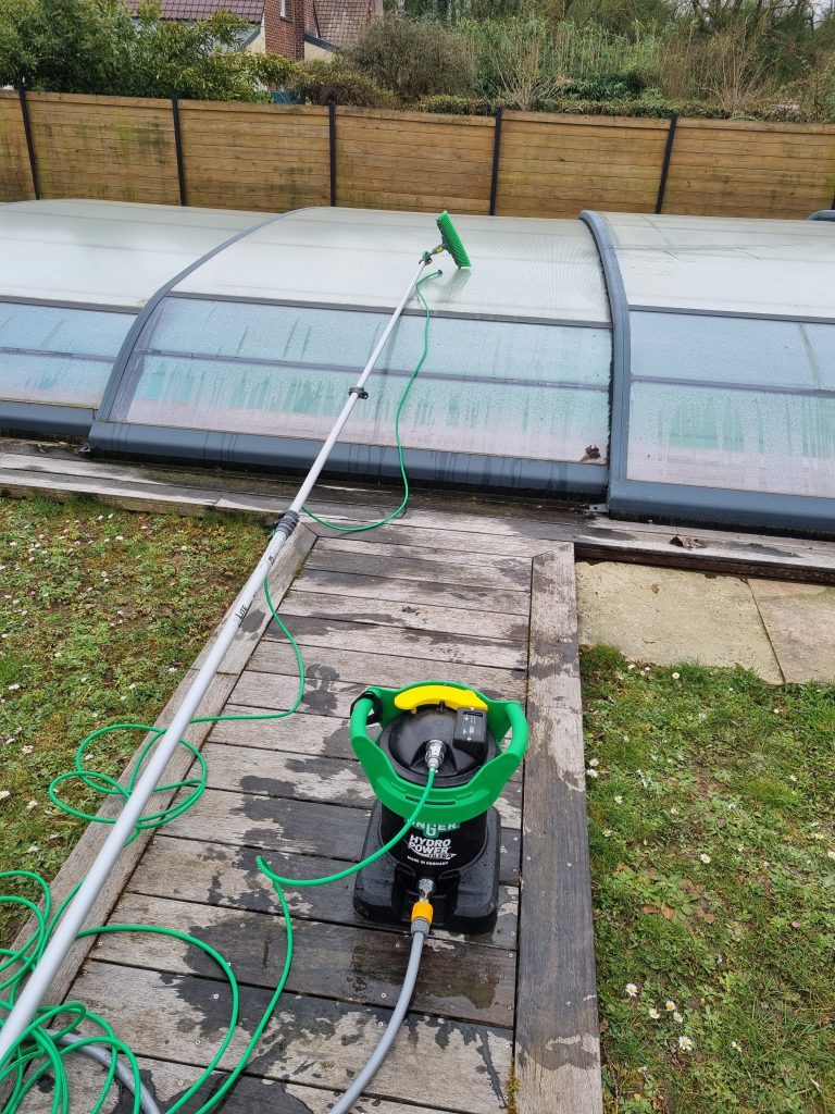 nettoyage abri de piscine